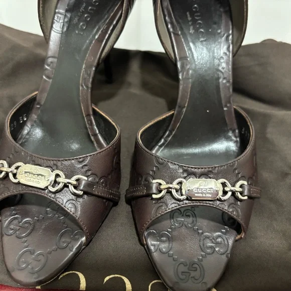 Gucci Brown Leather Heels with Decorative Chain - Picture 2 of 9